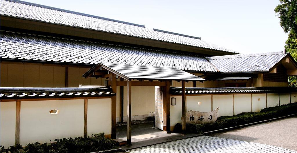 Menard Aoyama Resort: Wafukan Utatsukasa Iga Extérieur photo