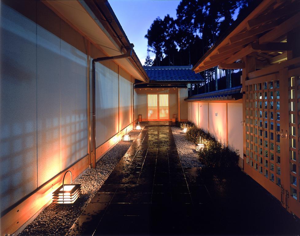 Menard Aoyama Resort: Wafukan Utatsukasa Iga Extérieur photo